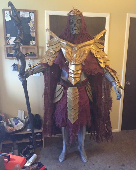 I made my bf a Dragon Priest costume so we could cosplay Skyrim together (OC) - cosplay post - Imgur Gravity Falls Cosplay, Dragon Priest, Priest Costume, Skyrim Cosplay, Steven Universe Cosplay, Fairy Tail Cosplay, Easy Cosplay, Tokyo Ghoul Cosplay, Something Creative