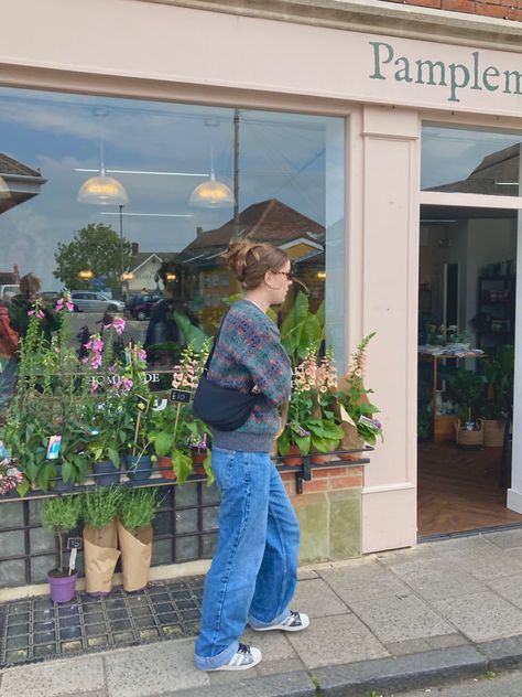 Wooly Jumper Aesthetic, Uniqlo Baggy Jeans, Baggu Mini Shoulder Bag, Uniqlo Shoulder Bag Outfit, Uniqlo Mini Shoulder Bag Outfit, Adidas Bag Outfit, Uniqlo Dumpling Bag Outfit, Uniqlo Mini Shoulder Bag, Uniqlo Bag Aesthetic