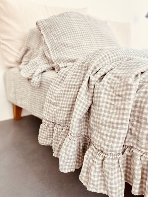 LINEN DUVET COVER . Linen Bedding Set . Shabby Chic Linen - Etsy Canada How To Sew A Comforter, Ruffled Duvet, Ruffle Duvet Cover, Linen Duvet Cover, Linen Storage, Bed Linen Sets, Big Girl Rooms, Linen Duvet Covers, Linen Duvet