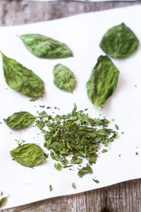 How To Dry Herbs In Microwave, Drying Basil In Microwave, Drying Herbs In Microwave, How To Dry Basil Leaves, Dry Basil, Drying Fresh Herbs, Preserving Herbs, Dry Herbs, Dried Basil