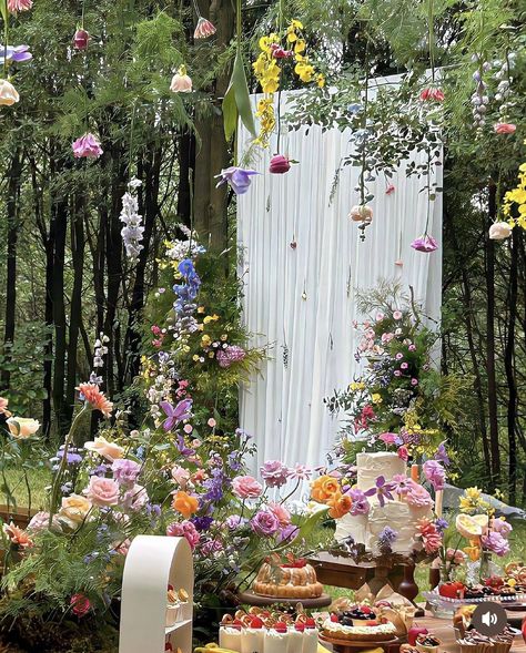 Bright Wedding Theme, Colorful Wedding Decor, Bold Wedding Colors, Wedding Floral Arch, Dream Wedding Decorations, Wedding Planning Decor, Outdoor Wedding Inspiration, Eclectic Wedding, Kuantan