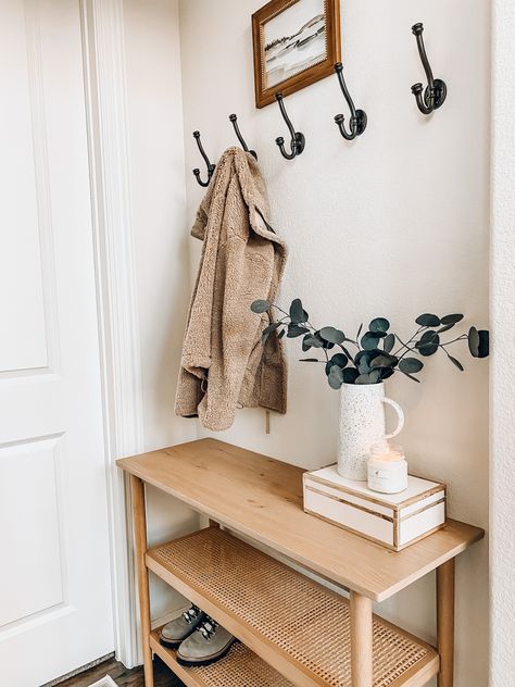 Mid Century Boho Entryway, Small Front Entryway Ideas, Japandi Entryway, Entryway Apartment, Simple Entryway, Eclectic Entryway, Foyer Ideas Entryway, Apartment Entryway, Entry Furniture