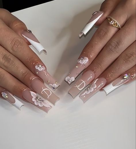 Long Square Acrylic Nails With Initial, Nail Ideas Acrylic Initial, Nail Inspired With Initial, Acrylic Nails With Bf Initials Short, Nails Acrylic Coffin Long Baddie, Acrylic Nails Initial Designs, Nails With A Letter On Them, Nails Acrylic Initial, Nails Ideas With Initials