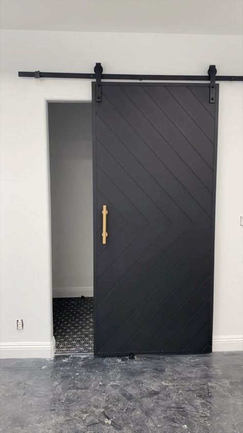 Black Barn Door Bedroom, Barn Doors In The House Closet, Basement Barn Door, Transitional Barn Door, Dark Closet Doors, Black Barn Doors In The House, Barn Door Master Bath, Bathroom Barn Door Ideas Master Bath, Modern Barn Door Bathroom