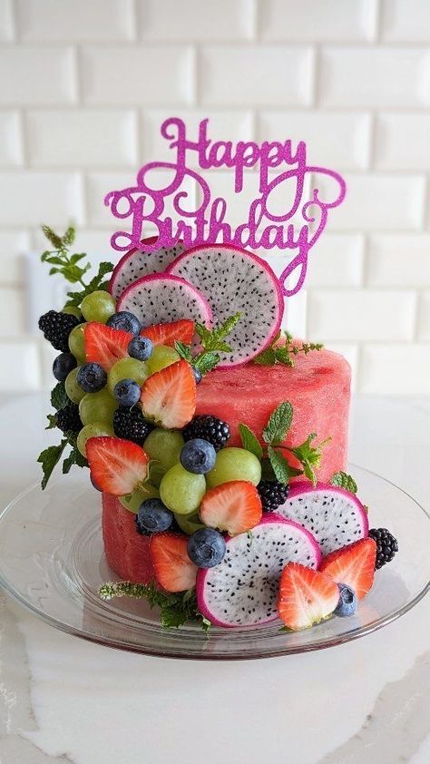 Elegant Fruit Cake, Fruit Cakes Birthday, Fresh Fruit Cake Design, Cake Buah, Cake Made Of Fruit, Cake Decorated With Fruit, Fruit Birthday Cake, Fruit Cake Design, Fresh Fruit Cake