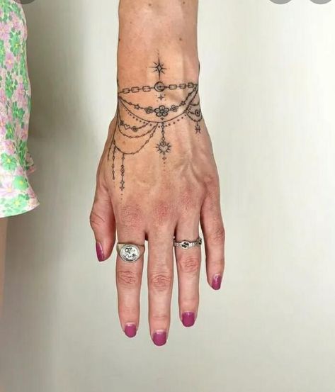 Jewlery Tattoo, Wrist Band Tattoo, Ankle Bracelet Tattoo, Flower Wrist Tattoos, Pretty Hand Tattoos, Forearm Tattoo Women, Hand Tattoos For Women, Wrist Tattoos For Women, Tattoo Bracelet