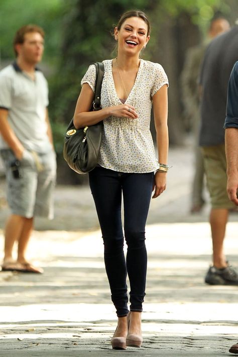 Mila Kunis Casual, Mila Kunis Style, Theatrical Romantic Style, Capricorn Pisces, Book Fashion, Outfits To Try, Cowgirl Style Outfits, Denim Outfits, Casual Outfit Inspiration