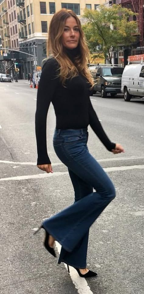 Black turtleneck Jeans And Black Turtleneck Outfit, Dark Blue Turtleneck Outfit, Black Bell Bottom Jeans Outfit, Flare Pants Outfits, Dark Blue Jeans Outfit, Black Bell Bottom Jeans, Dark Flare Jeans, Black Turtleneck Outfit, Black Bell Bottoms