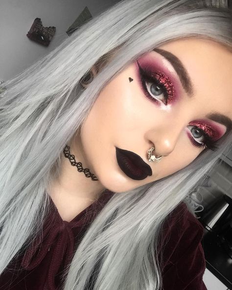 🔮 тαуℓσя 🔮 on Instagram: “Closeup of my red look ❤️ I’m going to start putting more effort into actually doing eyeshadow looks instead of my everyday makeup. What…” Emo Makeup Looks, Maquillage Goth, Fete Emo, Witchy Makeup, Rock Makeup, Concert Makeup, Punk Makeup, Alt Makeup, Black Lipstick