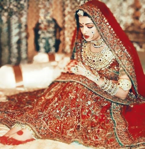 Rajputi Bridal Lehenga, Aishwarya Rai Bridal Look, Jodha Bai, Indian Wedding Aesthetic, Rajasthani Bride, Indian Bride Makeup, Jodha Akbar, Bridal Lehenga Designs, Indian Bride Outfits