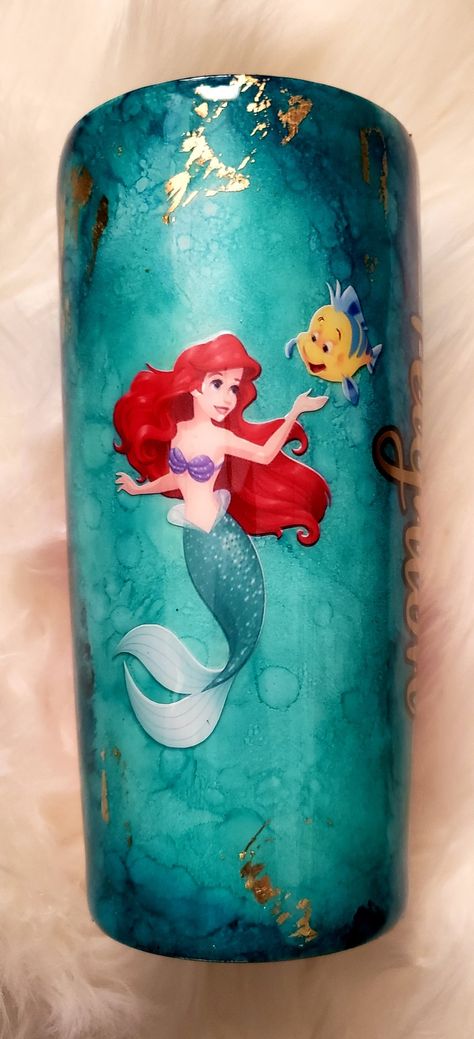 Aladdin Tumbler Cups, Ariel Tumbler Ideas, Ariel Tumbler Cup, Up Tumbler Cup Disney, Disney Epoxy Tumbler, Tumbler Cups Disney, Disney Glitter Tumbler, Mermaid Tumbler Ideas, Disney Tumbler Ideas