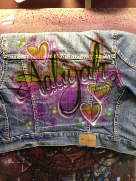 Airbrush Jeans, Airbrush Clothes, Airbrush Shirts, Airbrush T Shirts, Plain Jacket, Airbrush Designs, Simple Casual Outfits, Custom Airbrushing, Painted Clothes