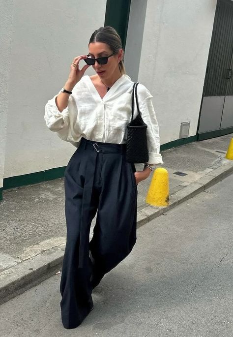 19+ Perfect Black Pants Outfit Ideas - TheChicSavvy Trouser Aesthetic, Black Linen Pants Outfit, Chic College Outfits, Casual Back To School Outfits, Wide Leg Trousers Outfit, Pants Outfit Ideas, Black Pants Outfit, Linen Pants Outfit, Book Dress