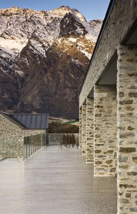 Coburn Residence / Harris Butt Architecture ((LOVE this mountain home)) Installation Architecture, New Zealand Architecture, Queenstown Nz, Lake Wakatipu, Queenstown New Zealand, Large House, Design Rules, Natural Building, Mountain Retreat