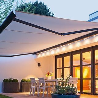 Note to self: (@xulloa) • Instagram photos and videos Ombra Pergola, Extension Veranda, Canvas Awnings, Garden Awning, Rustic Wall Mirrors, Electric Awning, Garden Canopy, Awning Canopy, Backyard Pergola