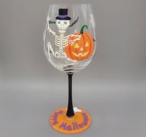 Halloween Wine Glasses Diy, Fall Wine Glasses, Halloween Wine Glasses, Martini Party, Diy Wine Glasses, Autumn Wine, Decorated Wine Glasses, Halloween Wine, Jack O'lantern