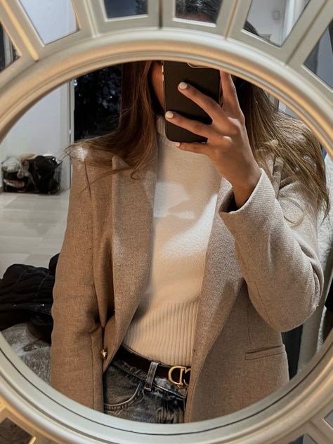 Christian Dior Belt Outfit, Dior Belt Outfit, Smart Casual Blazer, Dior Belt, Dior Outfit, White Turtle Neck, Belt Outfit, Outfit Zara, Blazer White