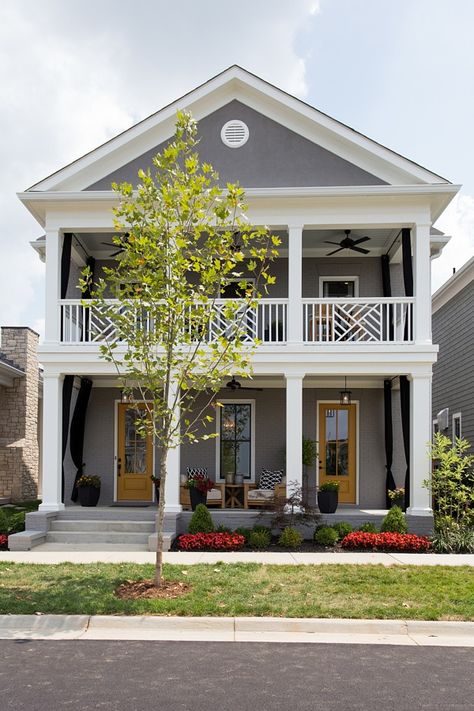 This new, custom-built Norton Commons home combines classic architectural style with a "urban farmhouse" interior that includes both modern and rustic touches, successfully blending the traditional with the new. Classical Architecture House, Estilo Charleston, Interior Design For Beginners, Stacked Porches, Urban Farmhouse, Classic Home Decor, Farmhouse Interior, Classical Architecture, Zaha Hadid