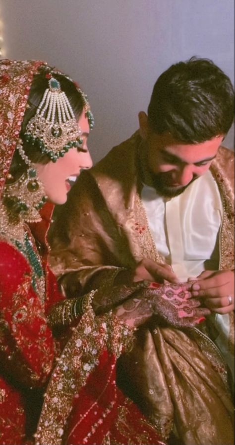 Wedding Photo Ideas Pakistani, Nikkah Poses For Bride, Amrita Core Aesthetic, Pakistani Wedding Pictures, Desi Wedding Photography, Pakistani Wedding Ideas, Pakistani Wedding Couple, Desi Nikkah, Nikkah Pictures