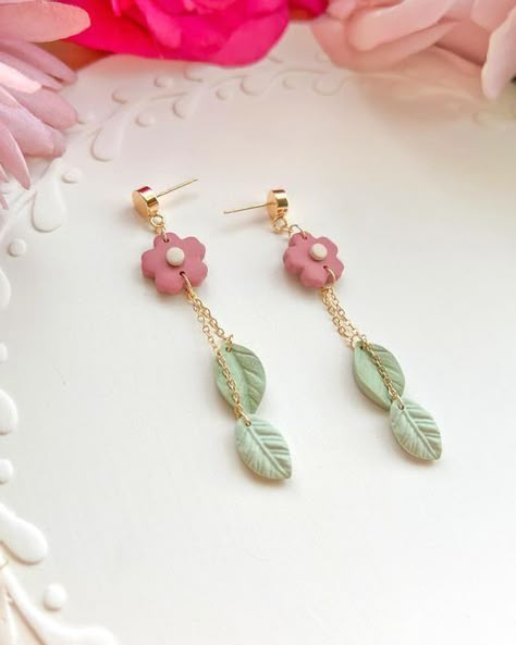 Fancy Clay Earrings, Handmade Jewelry Clay, Earring Polymer Clay, Polymer Clay Earrings Flowers, Cute Clay Jewelry, Fimo Clay Jewelry, Fimo Ideas Jewelry, Clay Earrings Diy Ideas, Polymer Clay Jewelry Ideas