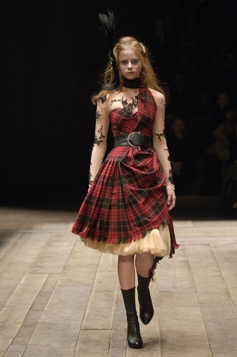 Alexander McQueen: Savage Beauty at The MET | AnOther Alexander Mcqueen Savage Beauty, Tartan Fashion, Black Tartan, Savage Beauty, Mcqueen Fashion, Tartan Dress, Moda Vintage, Look Vintage, Tartan Plaid