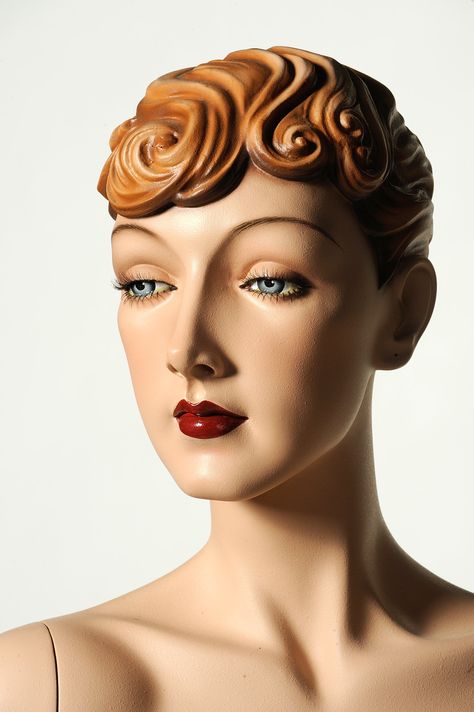 mannequin Tamara Lempicka, Store Mannequins, Mannequin For Sale, Mannequin Torso, Display Mannequins, Mannequin Art, Vintage Mannequin, Dress Form Mannequin, Mannequin Dress