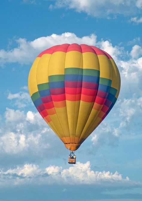 ♔ Les Belles Montgolfières - Hot Air Balloons Hot Air Balloon Aesthetic, Flower Balloons Diy, Hot Air Balloons Photography, Flying Balloon, Mind Map Design, Balloons Photography, Hot Air Balloon Festival, Balloon Pictures, Hot Air Balloon Rides