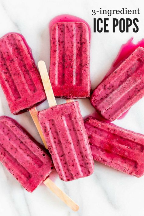 Healthy Ice Pops, Easy Popsicle Recipes, Fruit Ice Pops, Homemade Ice Pops, Yogurt And Fruit, Easy Popsicles, Ice Pop Recipes, Smoothie Popsicles, Healthy Popsicles