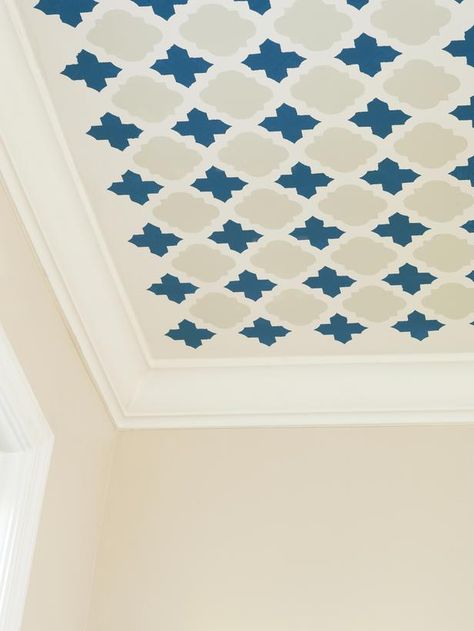 Wall Painting Patterns, Tray Ceiling Bedroom, Wall Paint Patterns, Accent Ceiling, Diy Daybed, Primitive Bathrooms, Ceiling Painting, Paint Trends, Tile Stencil