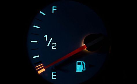 Low Fuel In Car, Car Advice, Cars India, Fuel Station, Car Low, Car Fuel, Salvage Cars, Gas Pumps, Gas Tanks