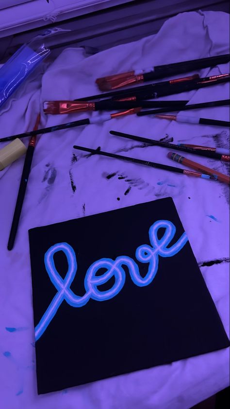 Neon Sign Painting, Neon Art Painting, Fun Lettering, Neon Letters, Ib Art, Neon Paint, Love Neon Sign, Trippy Painting, Neon Painting