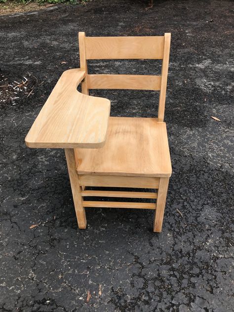 School Desk Makeover Diy, Study Chair Design, School Chair Design, Wooden School Desk, Desk Upcycle, School Desk Makeover, School Furniture Design, School Furniture Classroom, Old School Desk