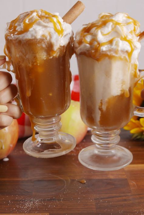 This fall dessert will certainly float your boat! These Apple Cider Floats are creamy, delightful, and oh-so sweet. Creamy Apple Cider, Apple Cider Floats, Easy Apple Cider Recipe, Fall Desserts Apple, Best Apple Cider, Float Recipes, Apple Cider Recipe, Apple Recipes Easy, Cider Recipe