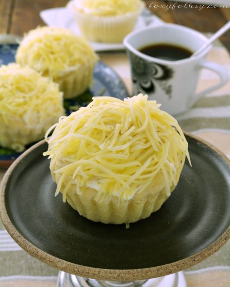 cheesy ensaymada recipe That soft, sweet bread covered with butter and sugar then topped with lots of grated cheese.| www.foxyfolksy.com Ensaymada Recipe, Foxy Folksy, Filipino Food Dessert, Philippines Food, Filipino Desserts, Filipino Dishes, Pinoy Food, Sweet Bread, Bread And Pastries