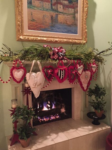 Fireplace Decorated For Valentines Day #valentinescraft #decor #love #crafts #diy #decorhomeideas Selamat Hari Valentine, Saint Valentin Diy, Valentines Bricolage, Diy Valentine's Day Decorations, Valentinstag Party, Diy Valentines Decorations, Valentine Projects, Heart Garland, Homemade Decor