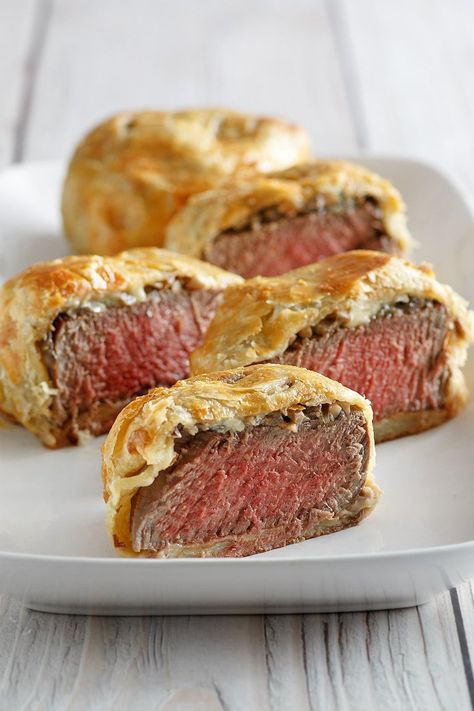 Gordon Ramsay Beef Wellington, Individual Beef Wellington, Smokies Recipe, Mini Beef Wellington, Mushroom Sauce Recipe, Beef Wellington Recipe, Red Wine Sauce, Night Food, Beef Wellington