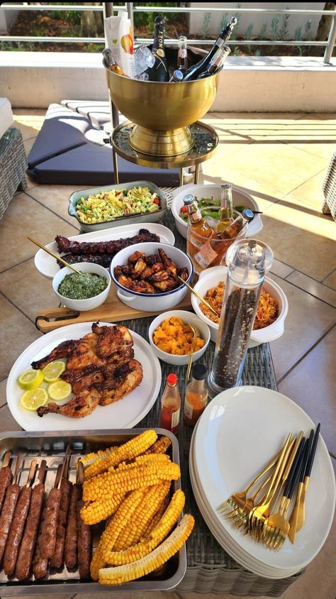 B Day Dinner Ideas, Bbq Hosting Ideas, South African Christmas Food, Cabin Food Weekend, African Dinner Party, Christmas Lunch Ideas South Africa, Home Cooked Meals Aesthetic, Hosting Lunch, Dinner Layout