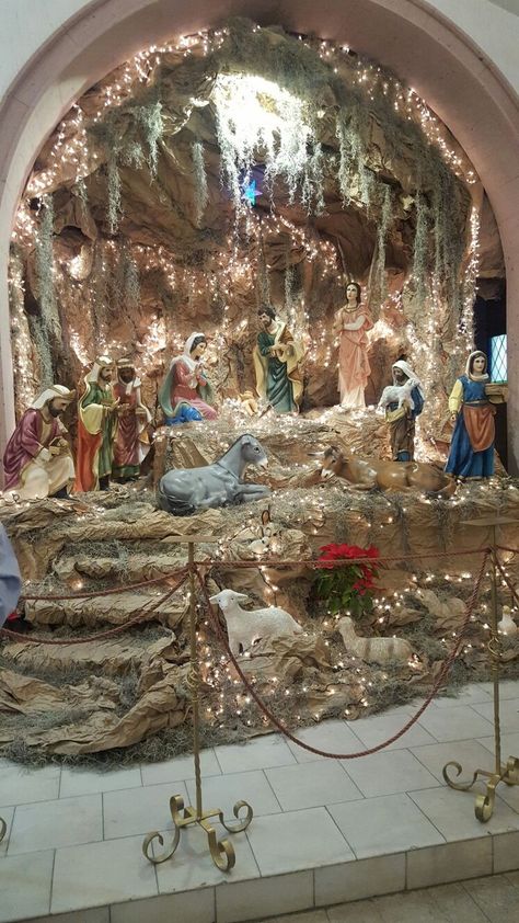 Large Nativity Scene Display Indoor, Christmas Crib Ideas In Church, Nativity Sets Display, Christmas Nativity Scene Diy, Christmas Nativity Images, Nativity House, Christmas Nativity Scene Display, Christmas Crib Ideas, Nativity Scene Diy