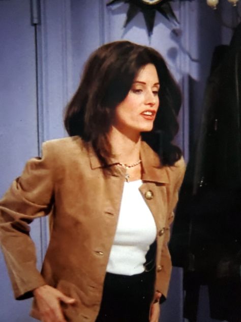 Monica Geller Red Lipstick, Monica Geller Leather Jacket, Monica Gelled Hair Styles, Monica Geller Red Outfit, Monica Geller Red Sweater, Courtney Cox Hair, Monica Gellar, Courtney Cox, Dramatic Classic