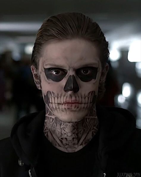 Peter Evans, Skater Vibes, Tate Langdon, Iconic Wallpaper, Skull Makeup, Thriller Movies, Evan Peters, Original Movie, Horror Story