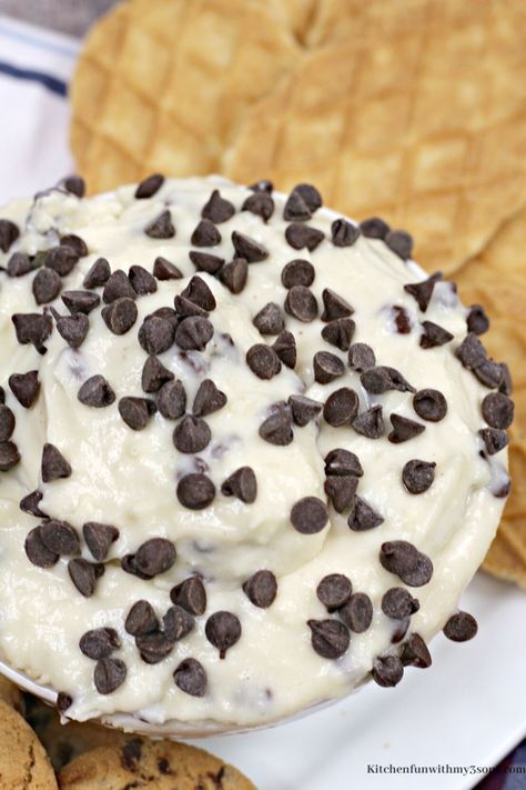 Easy Cannoli Dip Recipe Canoli Dip Easy, Italian Friendsgiving, Cannoli Cookies Recipe, Easy Cannoli Dip, Cannoli Cookies, Cannoli Dip Recipe, Dip Dessert, Easy Cannoli, Dip Ideas