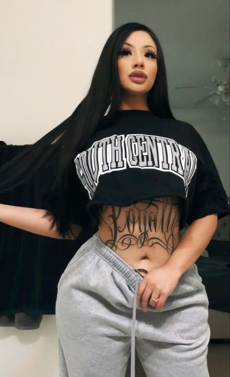 Abdomen Tattoos Women, Hispanic Tattoos For Women, Female Tattoo Models, Chica Chola, Stomach Tattoos Women, Chola Girl, Cute Simple Tattoos, Chola Style, Chicana Style