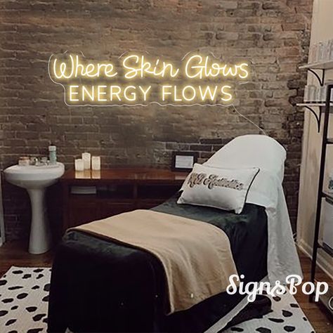 🌟🌟Introducing our "Where Skin Glows Energy Flows" neon sign, perfect for adding a vibrant touch to beauty salons, studios, spas, and skincare facial rooms. This eye-catching wall decor creates an inviting atmosphere, enhancing the ambiance with its warm, glowing message. Elevate your space and inspire beauty with this stylish and motivational piece.💞💞 Occasion: Borws Room, Beatuy Room, Lash Room, Salon Office 【Specification】 Neon sign : Where Skin Glows Energy Flows Size option(L x W) :  20x Esthetician Room Green, Boho Facial Room, Cozy Esthetician Room, Spa Room Decor Estheticians, Facial Room Decor Ideas, Pink Esthetician Room, Facial Room Decor, Skin Clinic Interior Design, Dark Esthetician Room