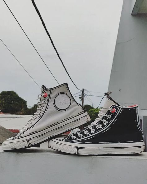 Shoe Art Converse, Laces Designs On Shoes, Vans Drawing On Shoes, Painting Of Shoes, Painting Shoes Idea, Drawn On Converse, Drawing On Shoes Ideas, Cartoon Converse, Painting On Shoes