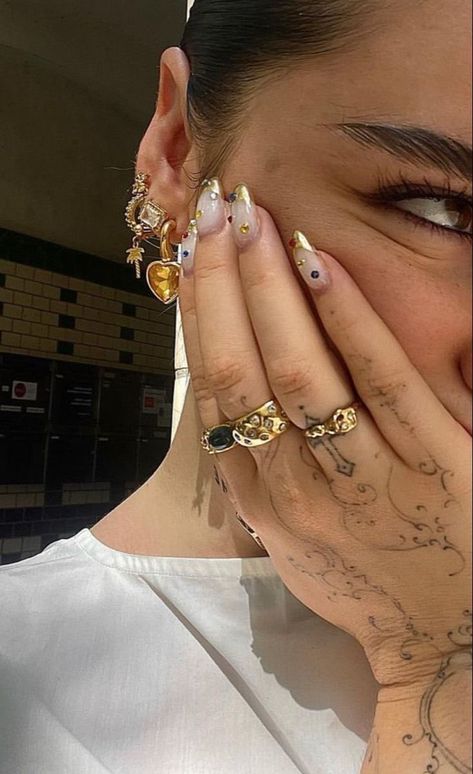 Sade Girl Jewellery, Nail Piercing Jewelry, Sade Nails Aesthetic, Sade Aesthetic Nails, Sade Nails, Streetwear Nails, Dope Jewelry Accessories, Cute Summer Nails, Dope Jewelry