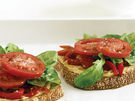 Open-Faced Roasted Pepper and Hummus Sandwiches Cold Open Faced Sandwich, Hummus Sandwich Recipes, Roasted Pepper Hummus, Open Faced Sandwich Recipes, Ham And Cheese Sandwiches, French Sandwich, Healthy Late Night Snacks, Hummus Sandwich, Grilled Ham And Cheese