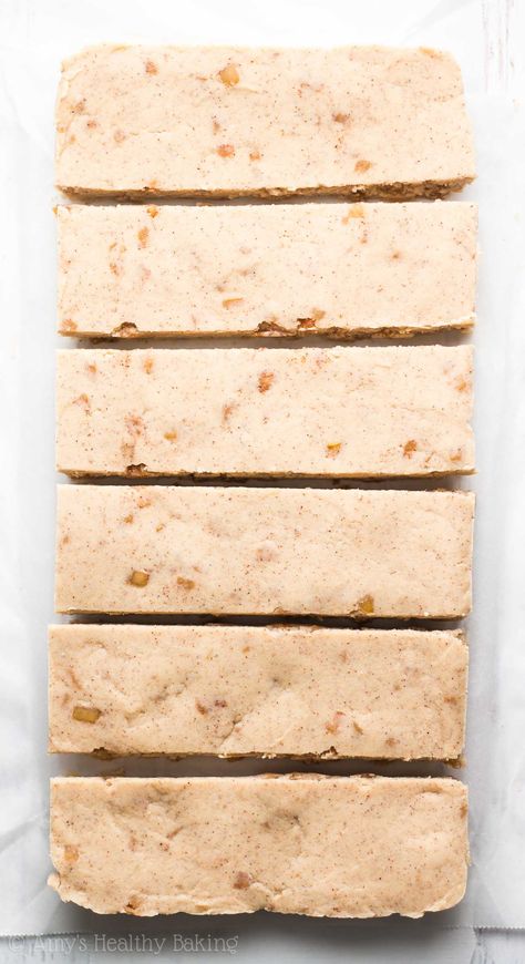 Apple Pie Protein Bars Low Calorie Protein Bars, Protein Bars Recipe, Fat Free Recipes, Healthy Apple Pie, Healthy Munchies, Low Carb Protein Bars, Healthy Protein Bars, Low Fat Protein, Healthy Snack Bars