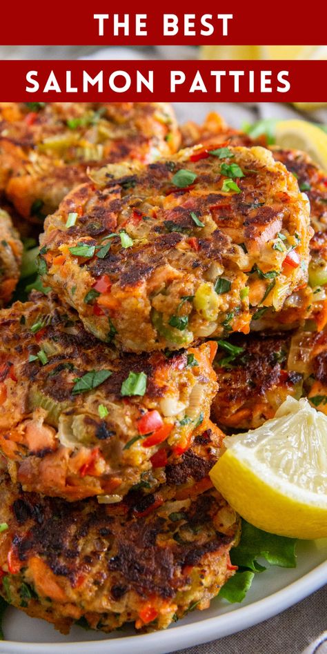 Best Salmon Patties, Easy Salmon Cakes, Salmon Fish Cakes, Fried Salmon Patties, Canned Salmon Recipes, Salmon Cakes Recipe, Crispy Salmon, Best Salmon, Salmon Croquettes