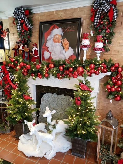 Office Candy, Candy Land Christmas Decorations, Christmas Fireplace Decor, Christmas Tree Decorations Diy, Christmas Mantel Decorations, Christmas Interiors, Christmas Decorations Diy Outdoor, Christmas Mantle, Christmas Arrangements