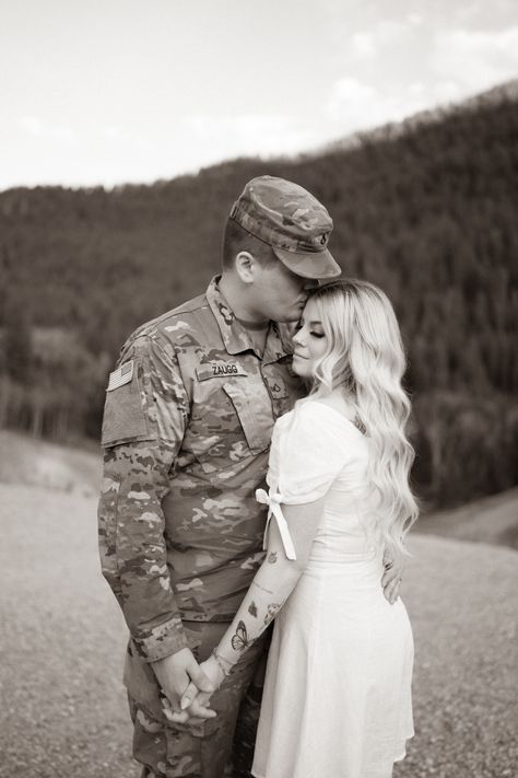 Marine Photoshoot, Army Photoshoot, Military Photoshoot, Military Couple Photography, Us Army Uniform, Army Pictures, Army Photos, Military Couple, Military Husband